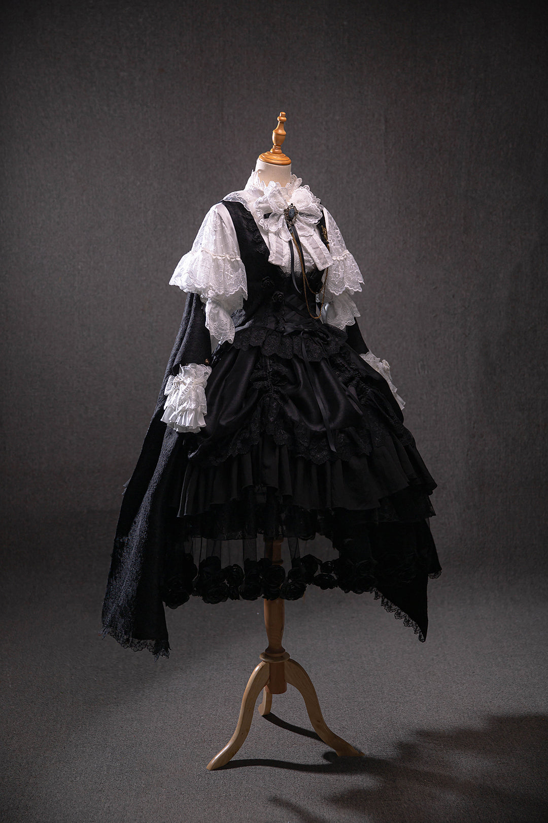 (BFM)Bramble Rose~Rose Deacon~Elegant Lolita Dress Black and White OP S OP+corset+waistcoat