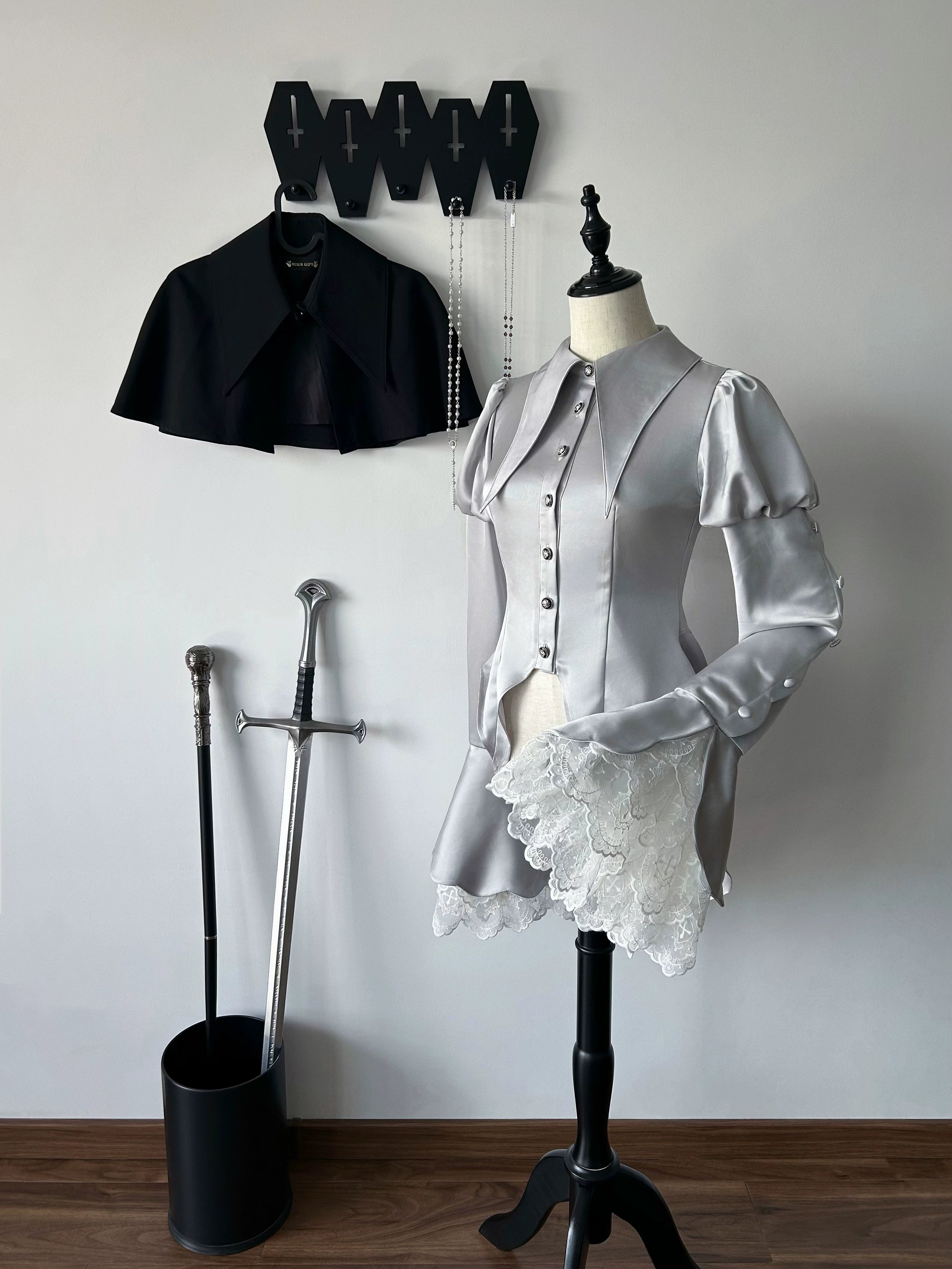 Maiden Portal - Heir Poem - Gothic Ouji Lolita Hime Sleeve Shirt, Trailing Hem (Silver / L M S XL XS) 43905:789551