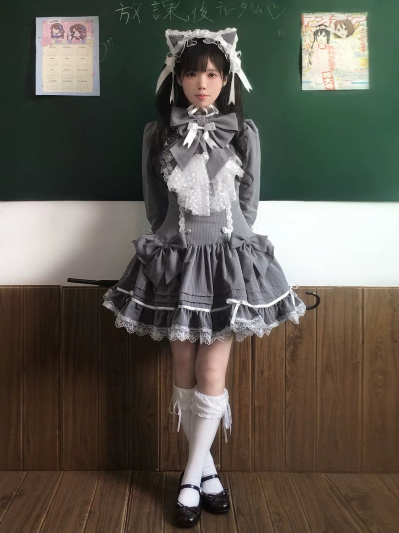 Phantom Kitty - Old School Lolita Low Waist OP Dress, Lace & Bow Light Grey × White XS