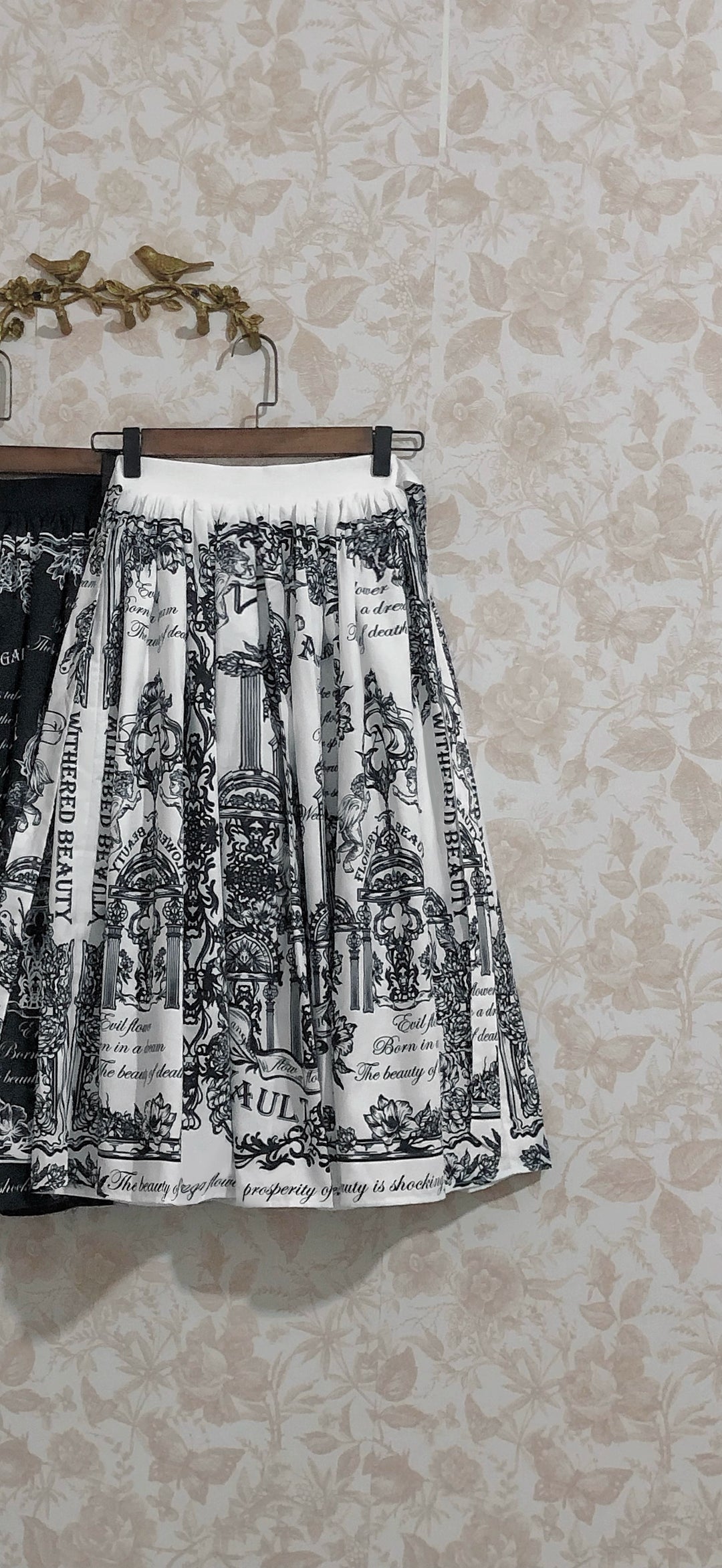 Artistic Floral Print Flowing Midi Skirt Artistic Floral Print Flowing Midi Skirt