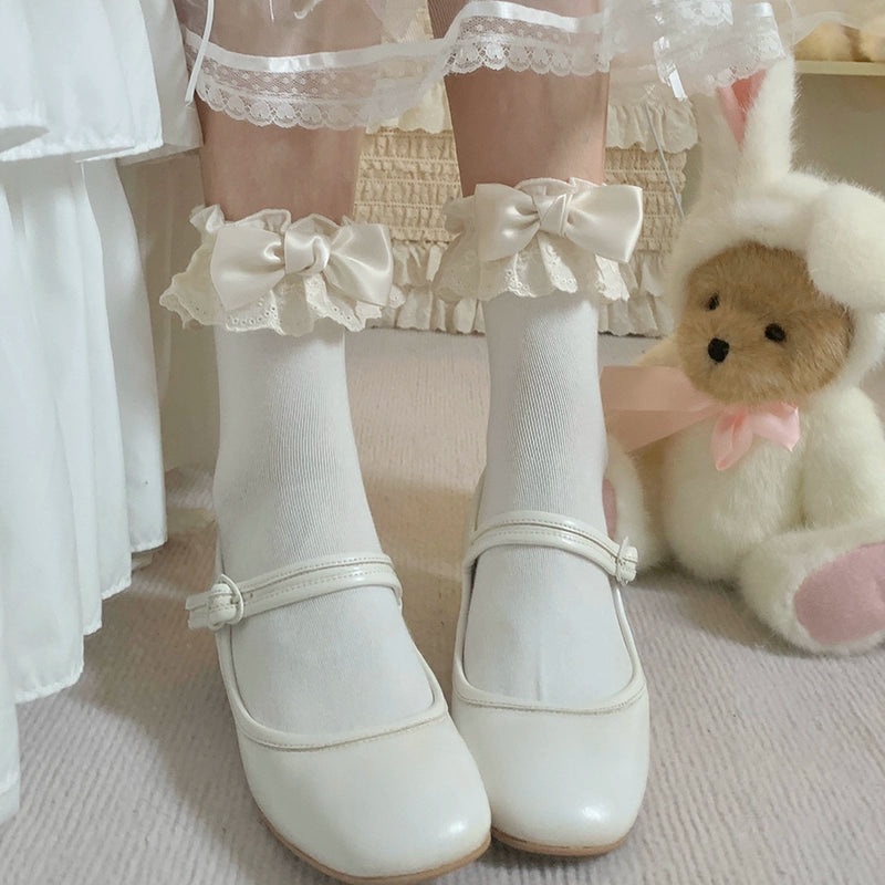 Roji Roji~Cotton Lolita Socks Lace Bow White Socks front bow a pair of white socks with beige bows 