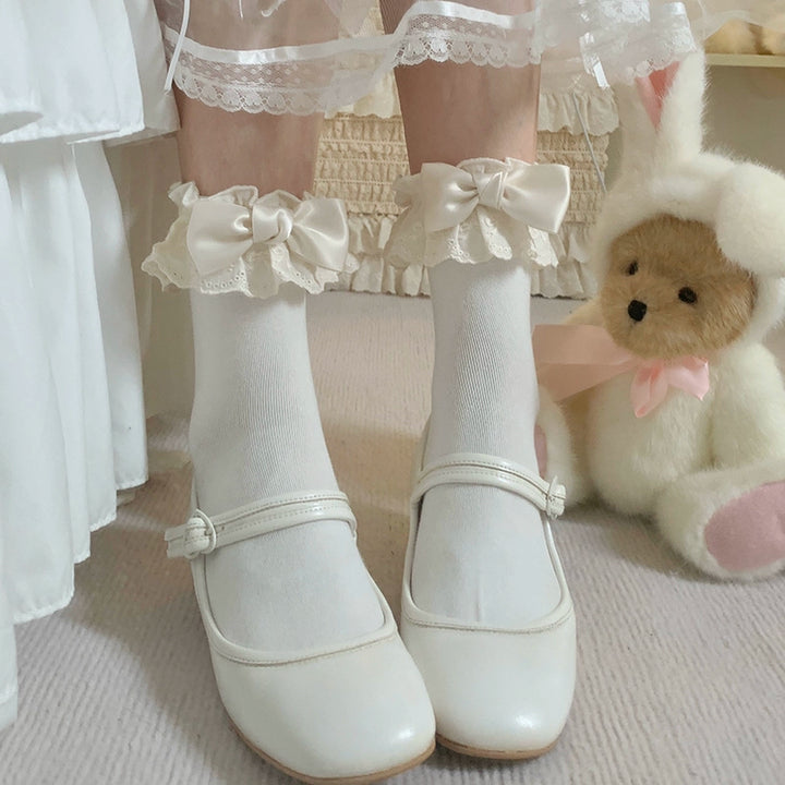 Roji Roji~Cotton Lolita Socks Lace Bow White Socks front bow a pair of white socks with beige bows 