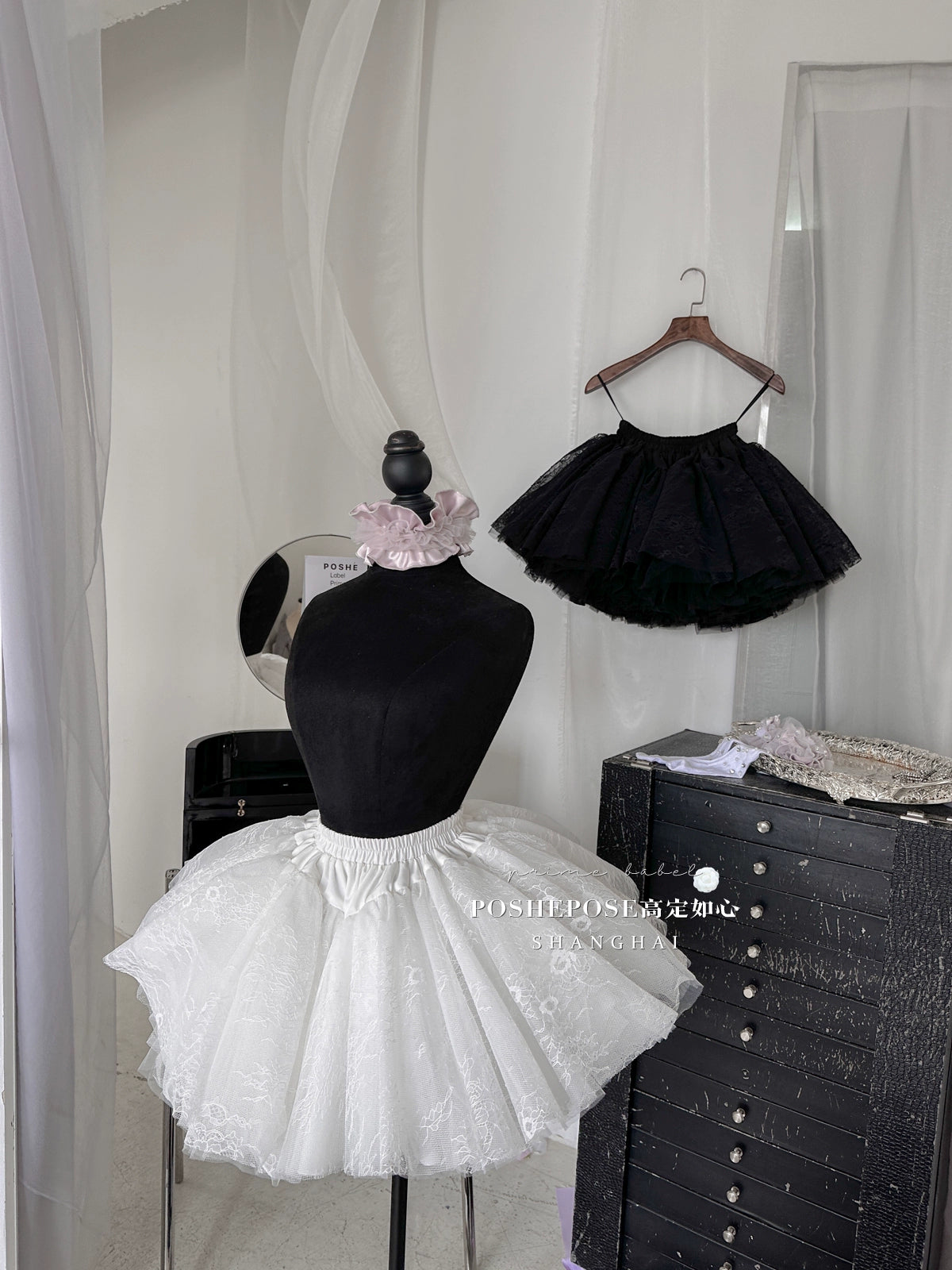 POSHEPOSE~Daily Lolita Pannier White Black Petticoat NEW Flying Skirt with Lace-White Free size 