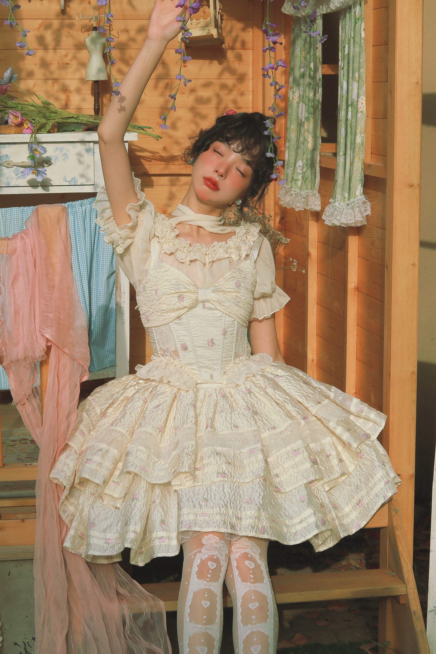 Airfreeing~White Gardenia~Classical Lolita Skirt Embossed Fabric Skirt Suit top (camisole + innerwear) S floral print