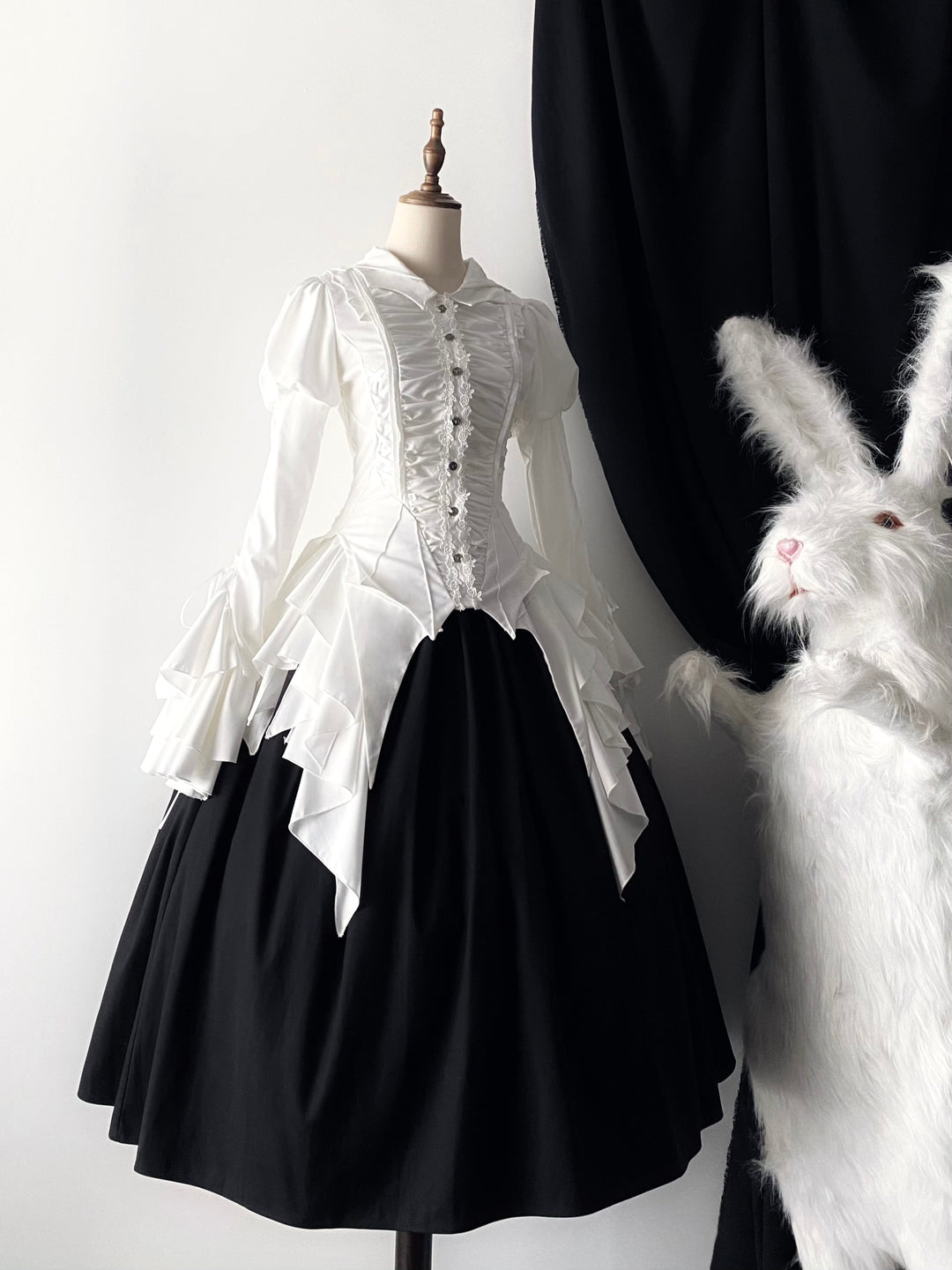 Flower Messenger~Gothic Lolita Corcet Trailing with Irregular Batwing Hem White Satin - Trailing Only XS