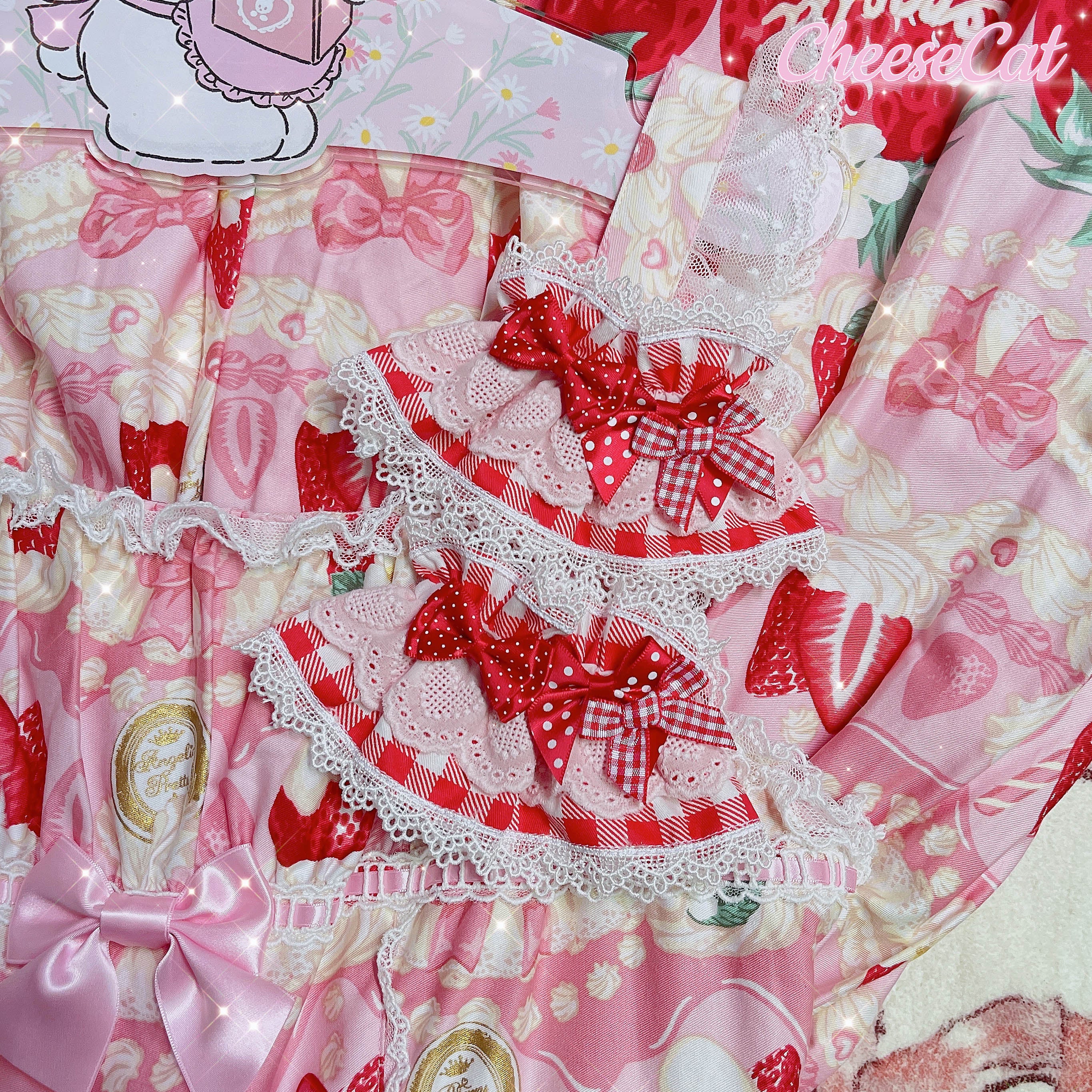 (Buyforme)Cheese Cat~Sweet and Playful Strawberry Gingham Lace Cuffs 15200:200678