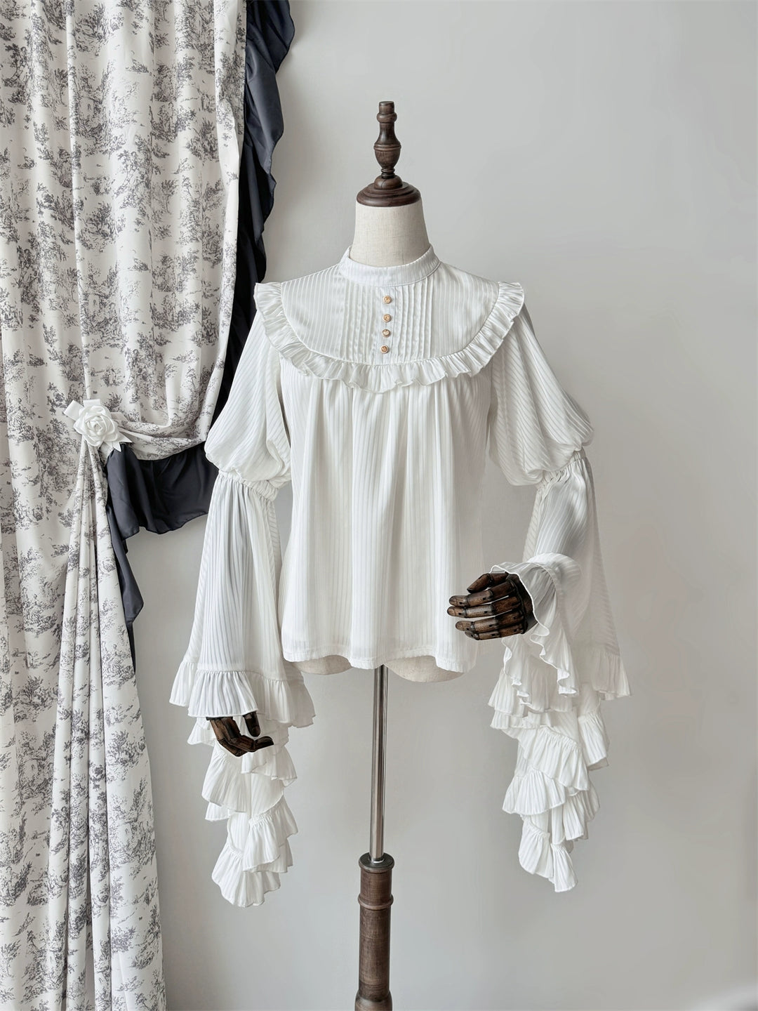 Gothic Lolita Princess Sleeves Blouse Striped Printing Gothic Lolita Princess Sleeves Blouse Striped Printing