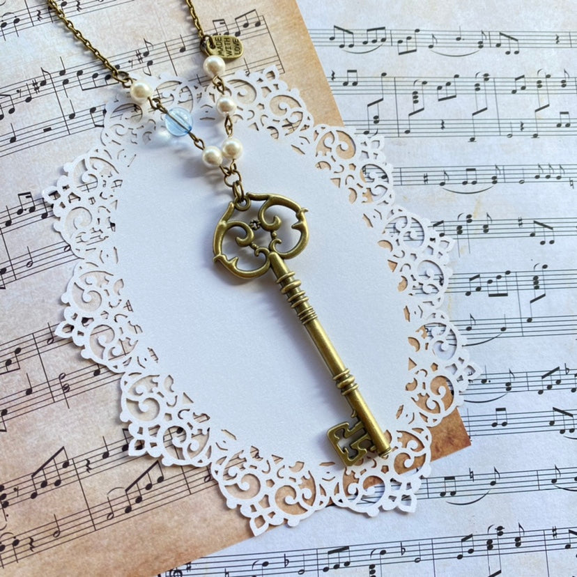 Halloween Alice - Vintage Lolita Key-Shaped Necklace Chain Alice key necklace