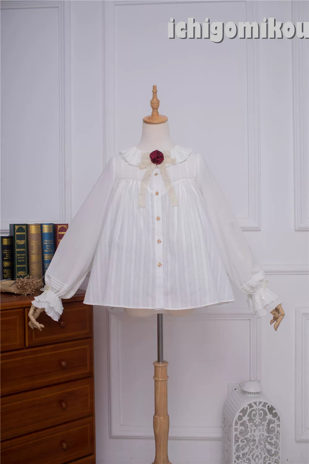 The Little Prince - Plus Size Lolita Dresses, Rose Prints & Bows Short Blouse Shipping in 7-10 days M