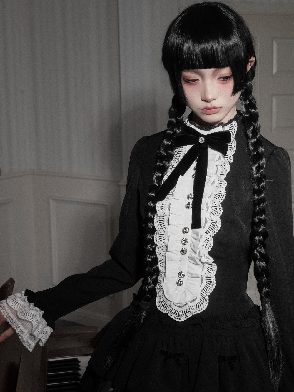 Kuroya~Kikyo~Gothic Lolita OP with Long Sleeves and Tiered Skirt