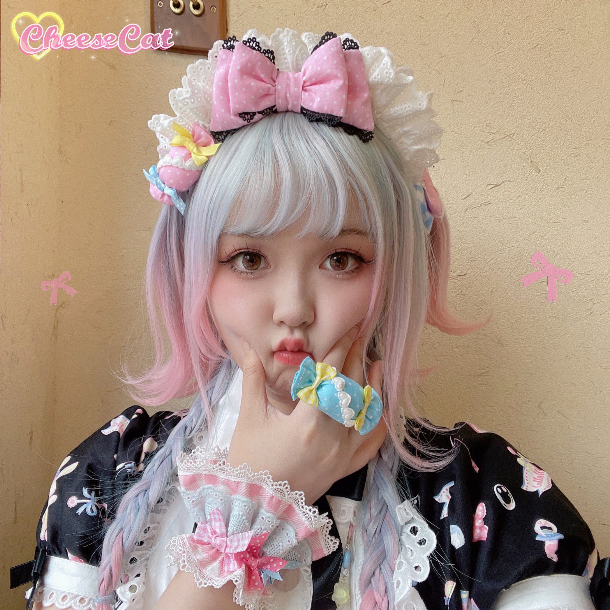 (Buyforme)Cheese Cat~Sweet and Playful Strawberry Gingham Lace Cuffs 15200:200662