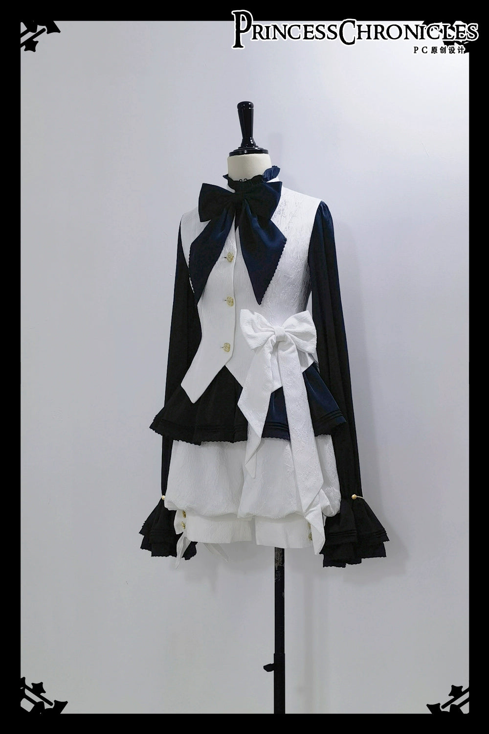 Princess Chronicles~Rabbit Hunter~Ouji Lolita Shirt Sapphire Blue Long Sleeve Blouse