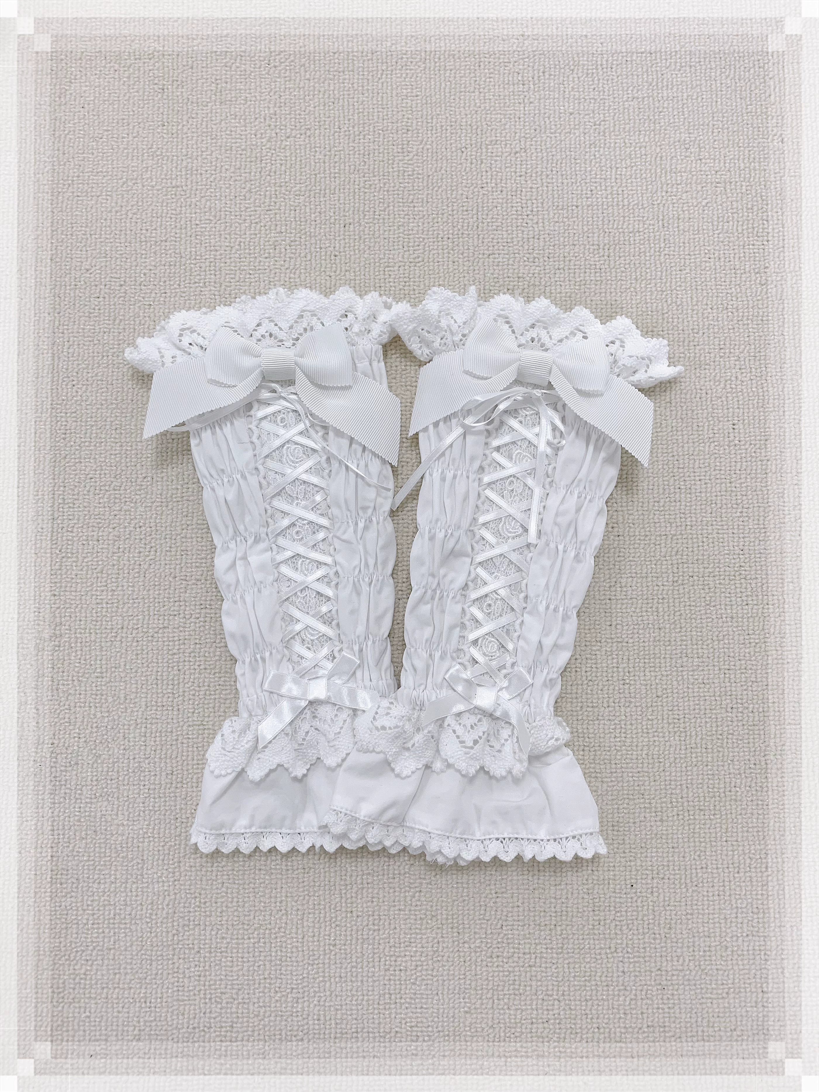 Haruhime Momoko - Cotton Old School Lolita Skirt with Tiered Back Overlay A Pair of White Cuffs Only (choose one size) One size