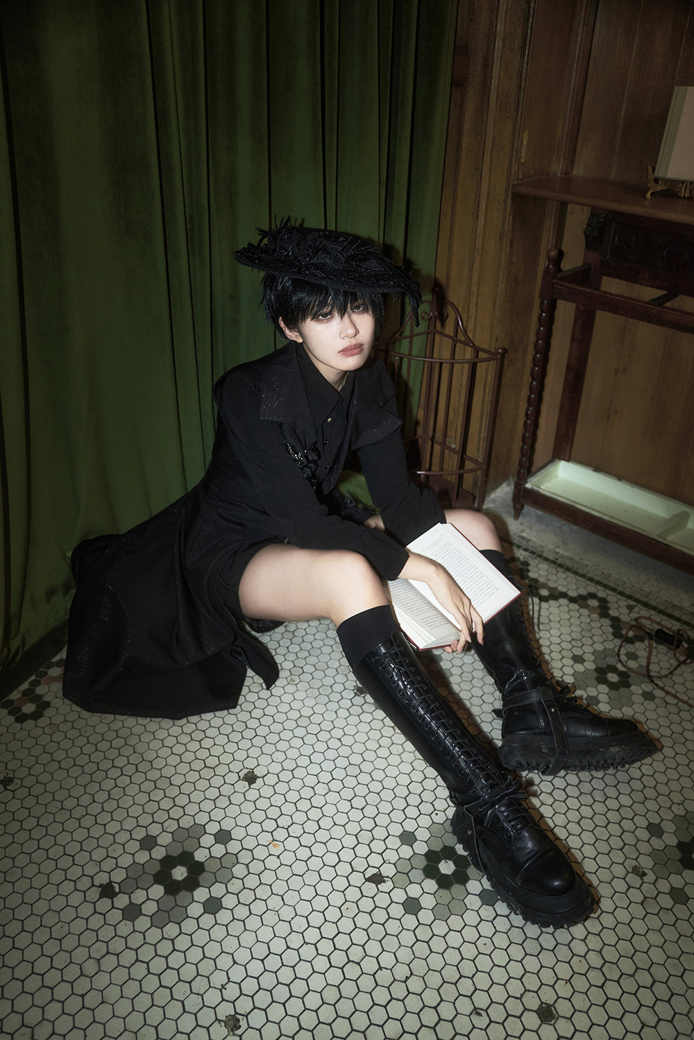 Princess Chronicles - Wind - Gothic Lolita handsome Black Long Vest