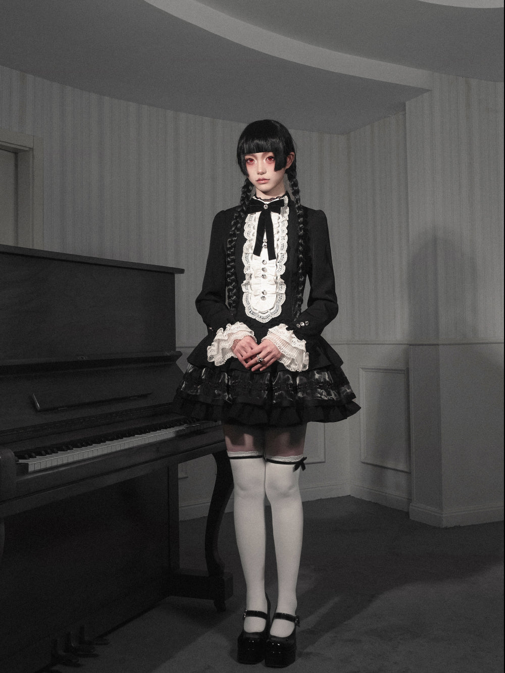 Kuroya~Kikyo~Gothic Lolita OP with Long Sleeves and Tiered Skirt