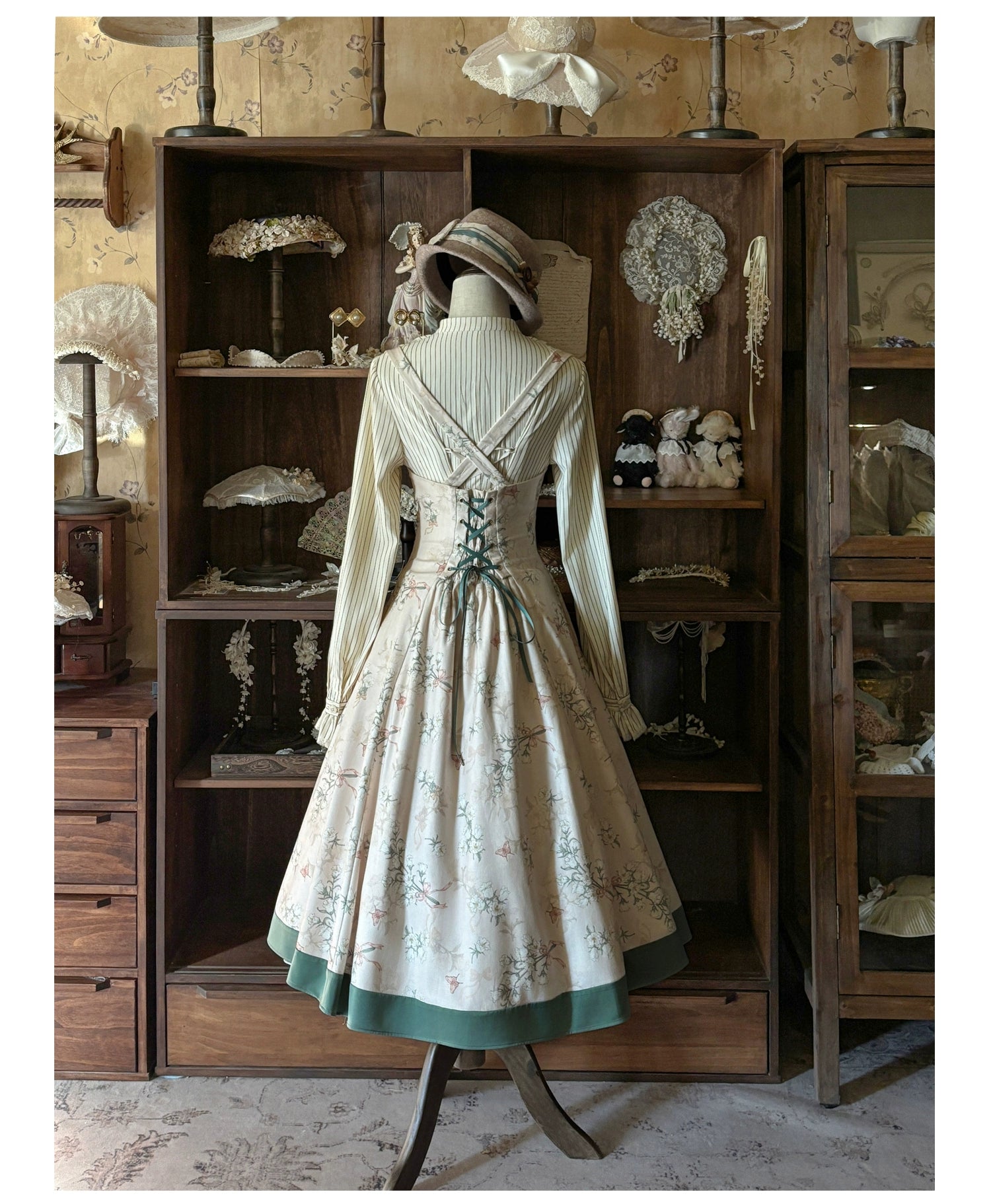 Button Bear - Winter Lily Bell - Classic Lolita Bust-Supporting JSK, Long Waisted Coat 44351:804175