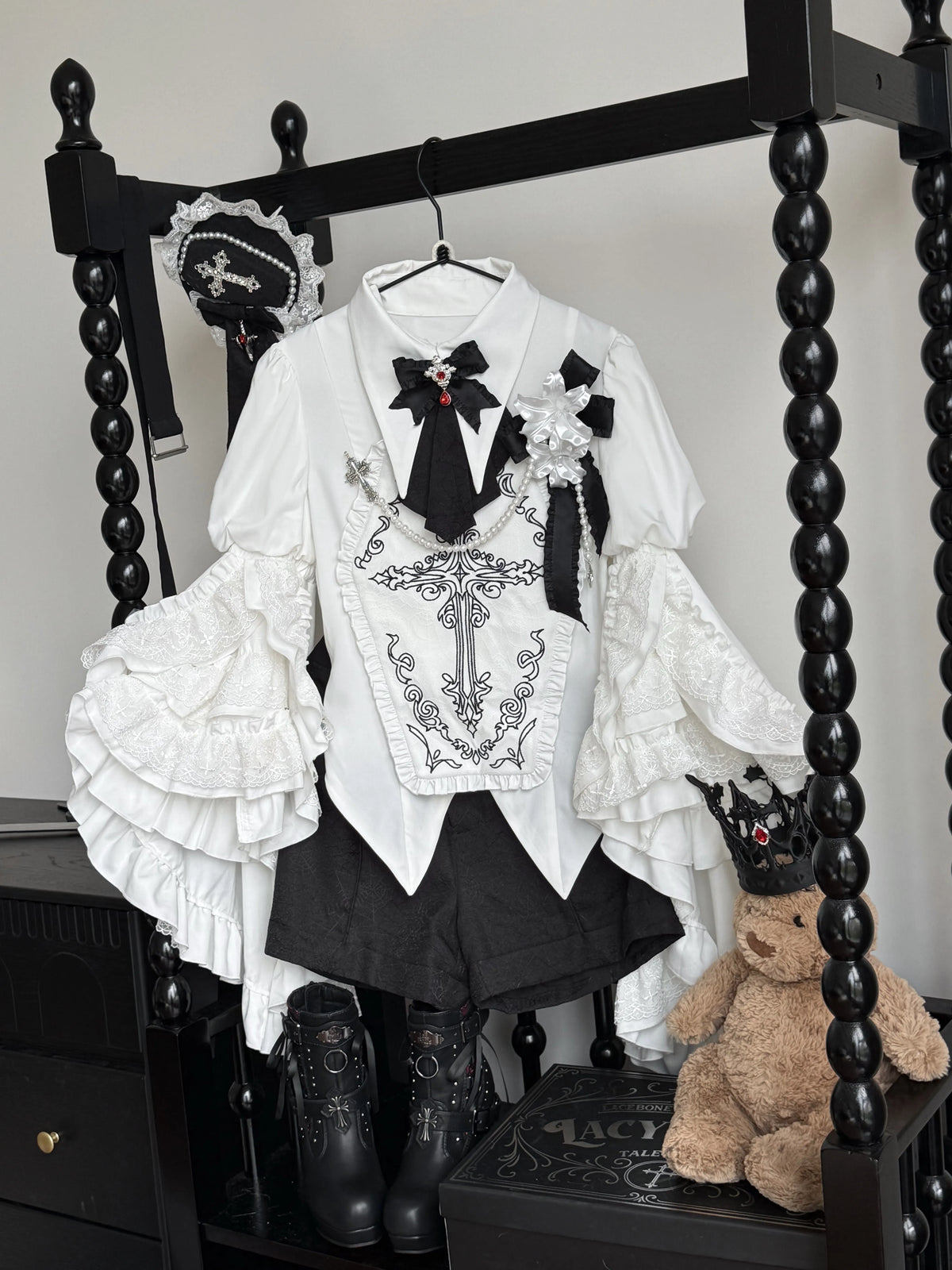 Sloth of Seven Deadly Sins - Ouji Lolita Hime Sleeve Blouse & Shorts Set, Cross Embroidery
