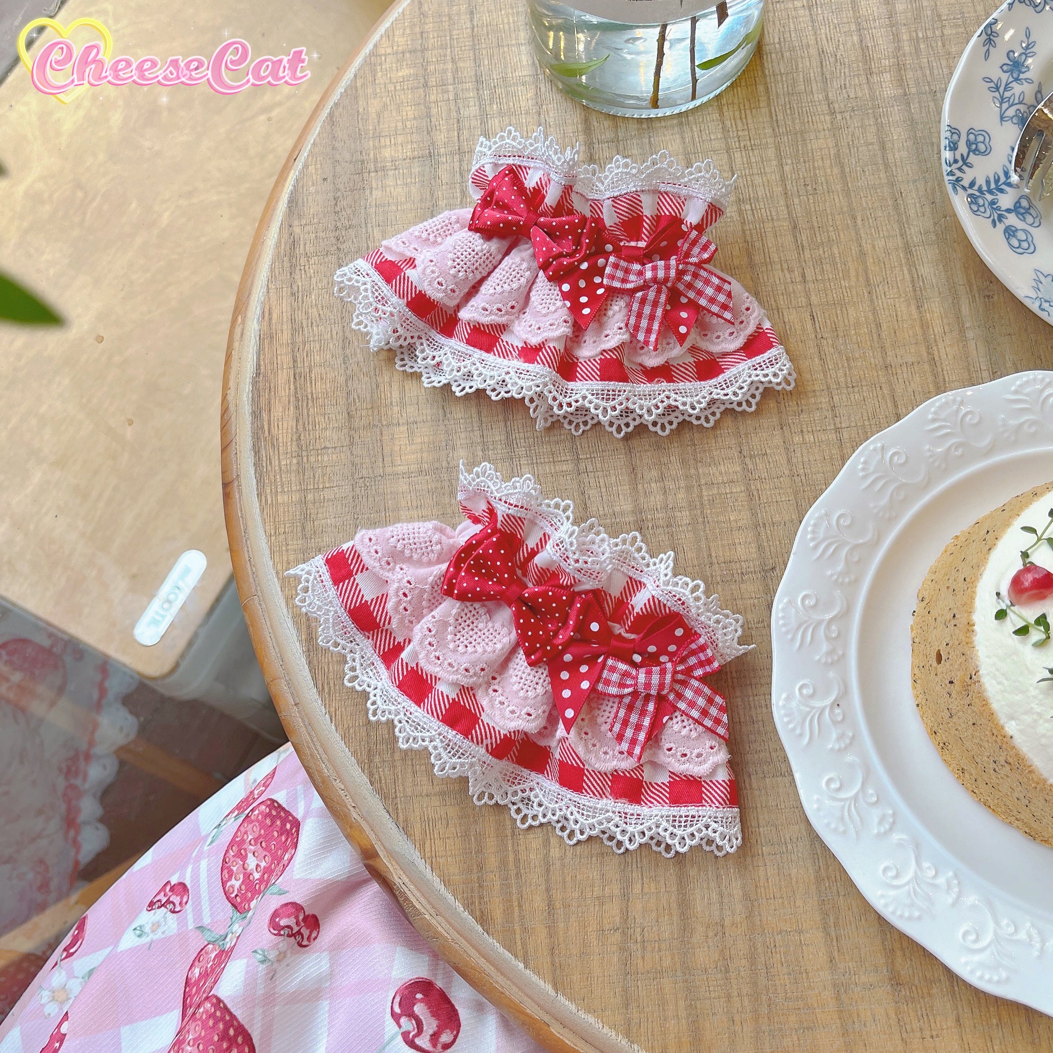 (Buyforme)Cheese Cat~Sweet and Playful Strawberry Gingham Lace Cuffs 15200:200672