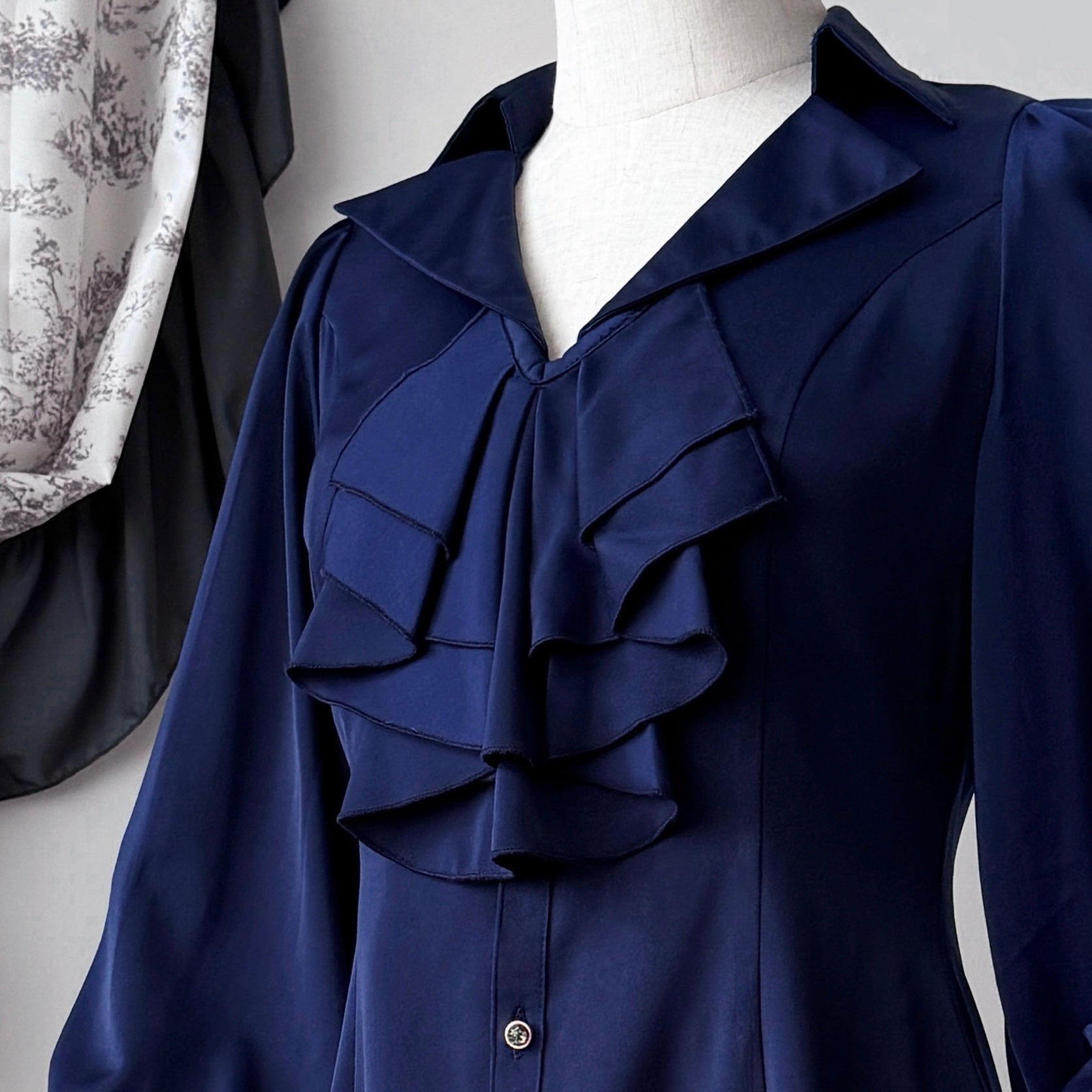 Muppet Mind Ben - Dream - Ouji Lolita Jabot Elegant Flounce Satin Lolita Accessory Navy blue jabot with brooch only