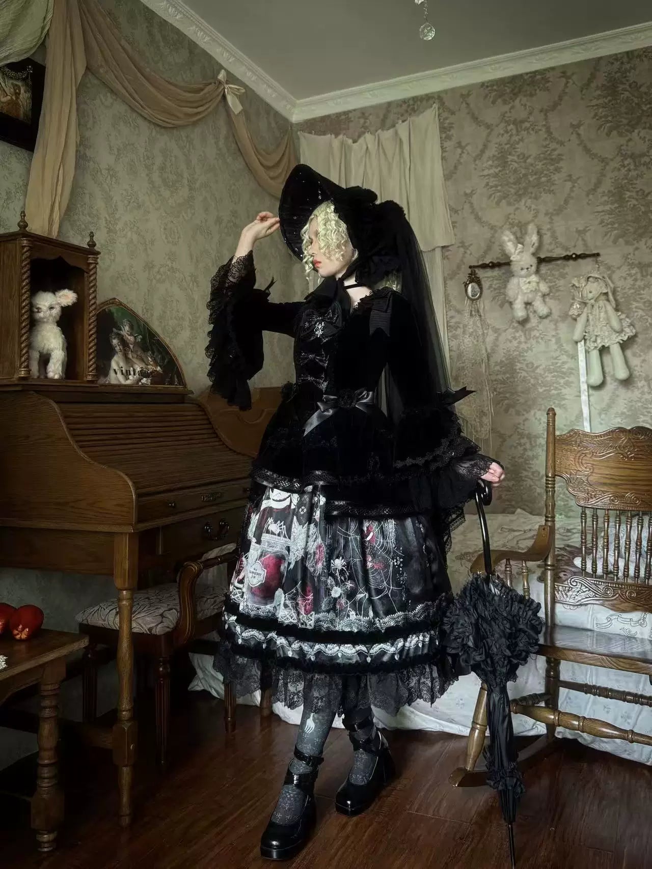 Monster Strawberry Hunt - Gothic Lolita Strawberry Printed Velvet Dress Set 45737:859884