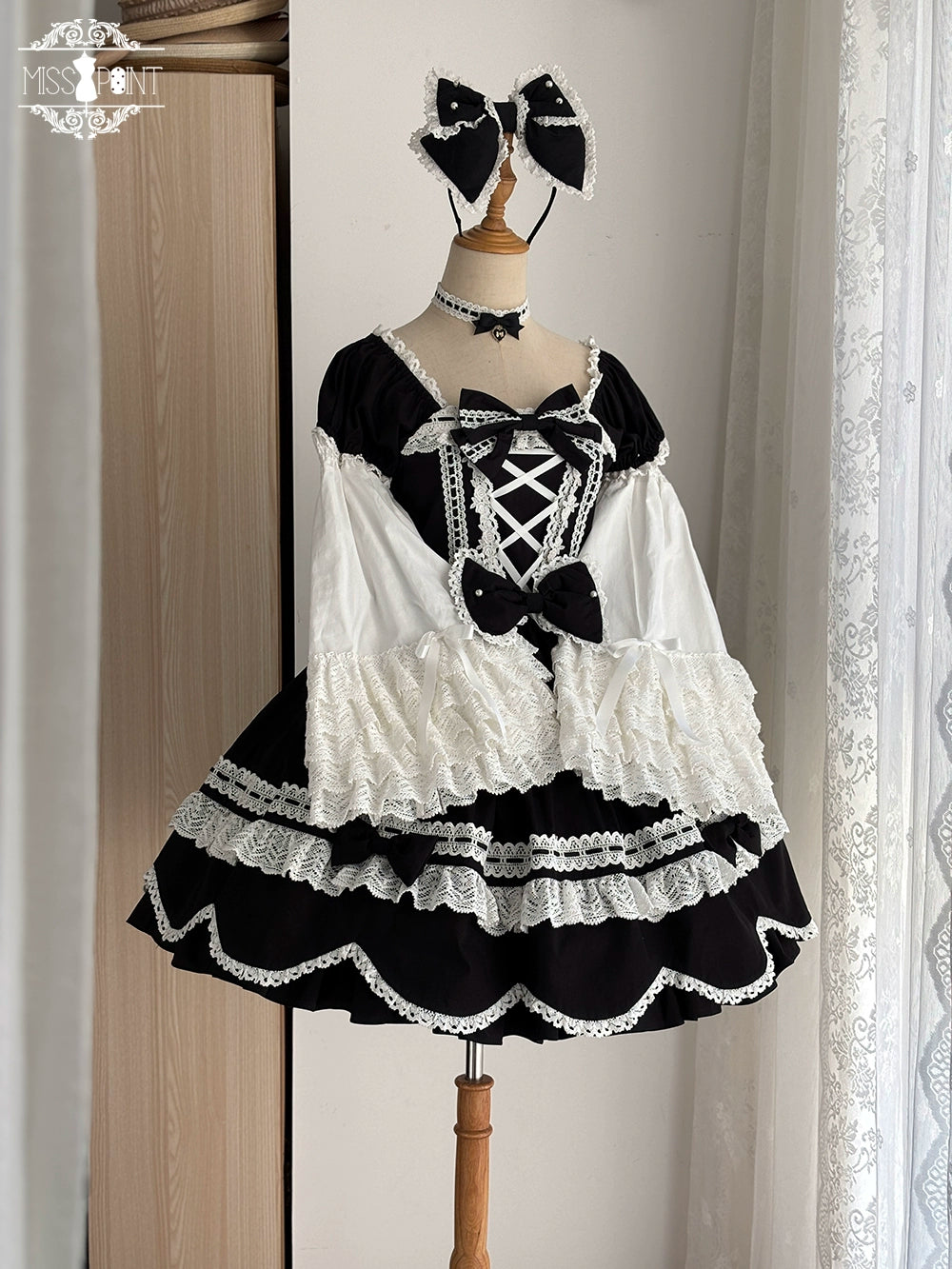 Miss Point - Vintage Petal Rabbit - Old School Lolita OP Cotton Dress With Petal-Shaped Hem 43135:768545