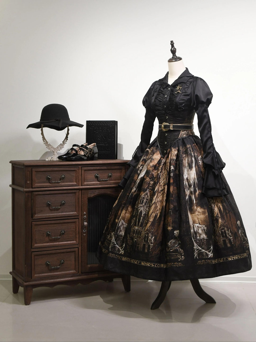 Flower Messenger~Endless Night~Gothic Lolita Shirt with Batwing Collar and Puffy Sleeves