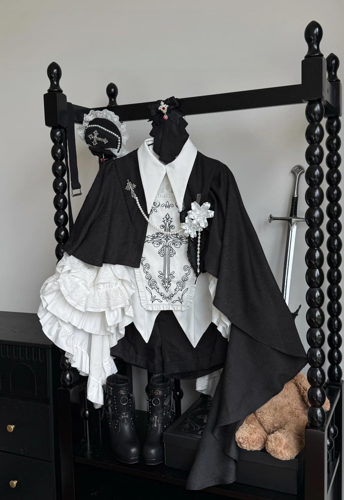 Sloth of Seven Deadly Sins - Ouji Lolita Hime Sleeve Blouse & Shorts Set, Cross Embroidery