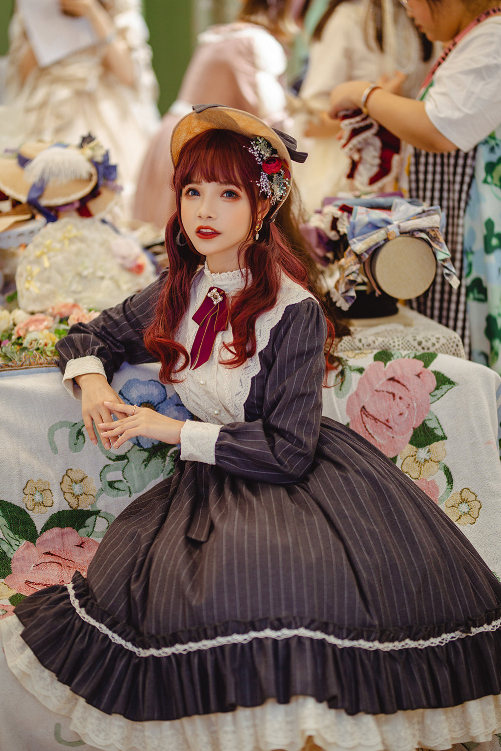 Miss point - Rose Silhouette - Vintage Classic Lolita OP XS mocha