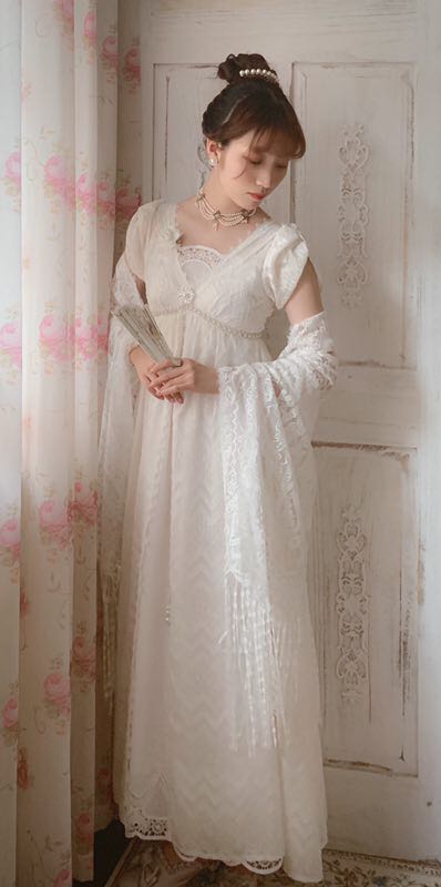 Surface Spell - MissBennet - Lace Classic Fringed Long Shawl milk white shawl only